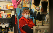 working-woman-with-mask-in-shop