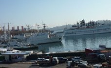Vladivostok-port-ships-cars