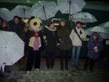WWF-waving-goodebye-at-Vladivostok-station